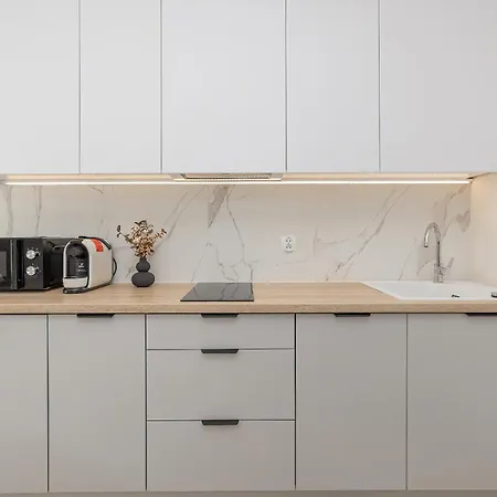 דירה Modern With Garden In By Renters