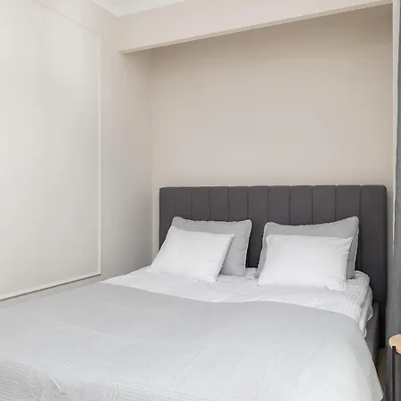 Modern With Garden In By Renters *