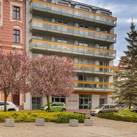 Modern With Garden In By Renters דירה *