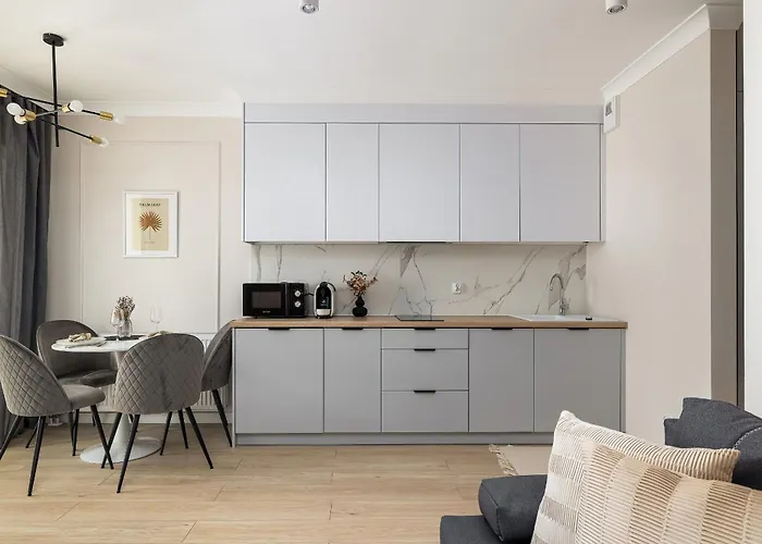 Modern With Garden In By Renters דירה