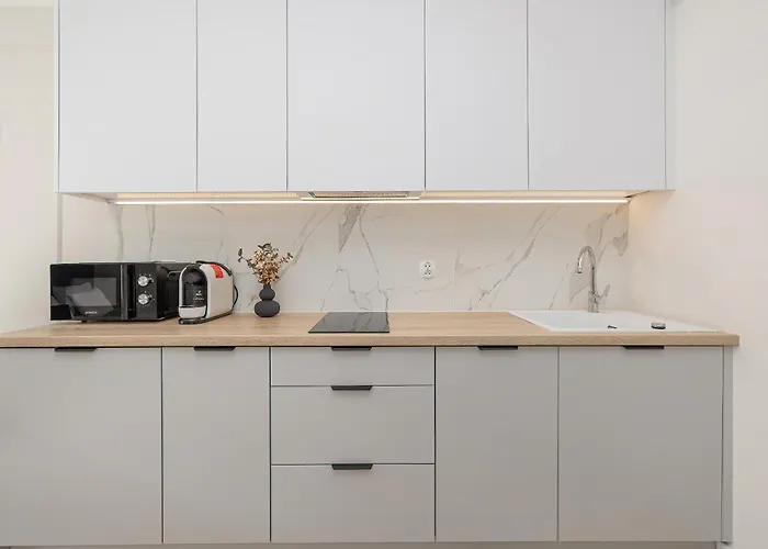 דירה Modern With Garden In By Renters