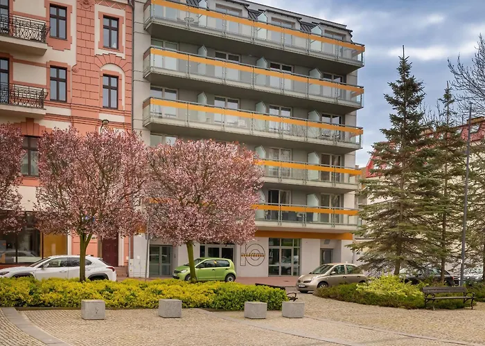 Modern With Garden In By Renters דירה *